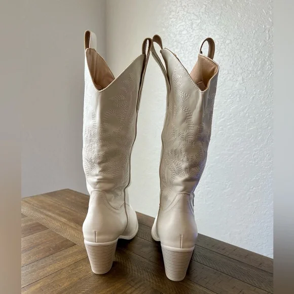 NWT White cowboy boots - Picture 3 of 6